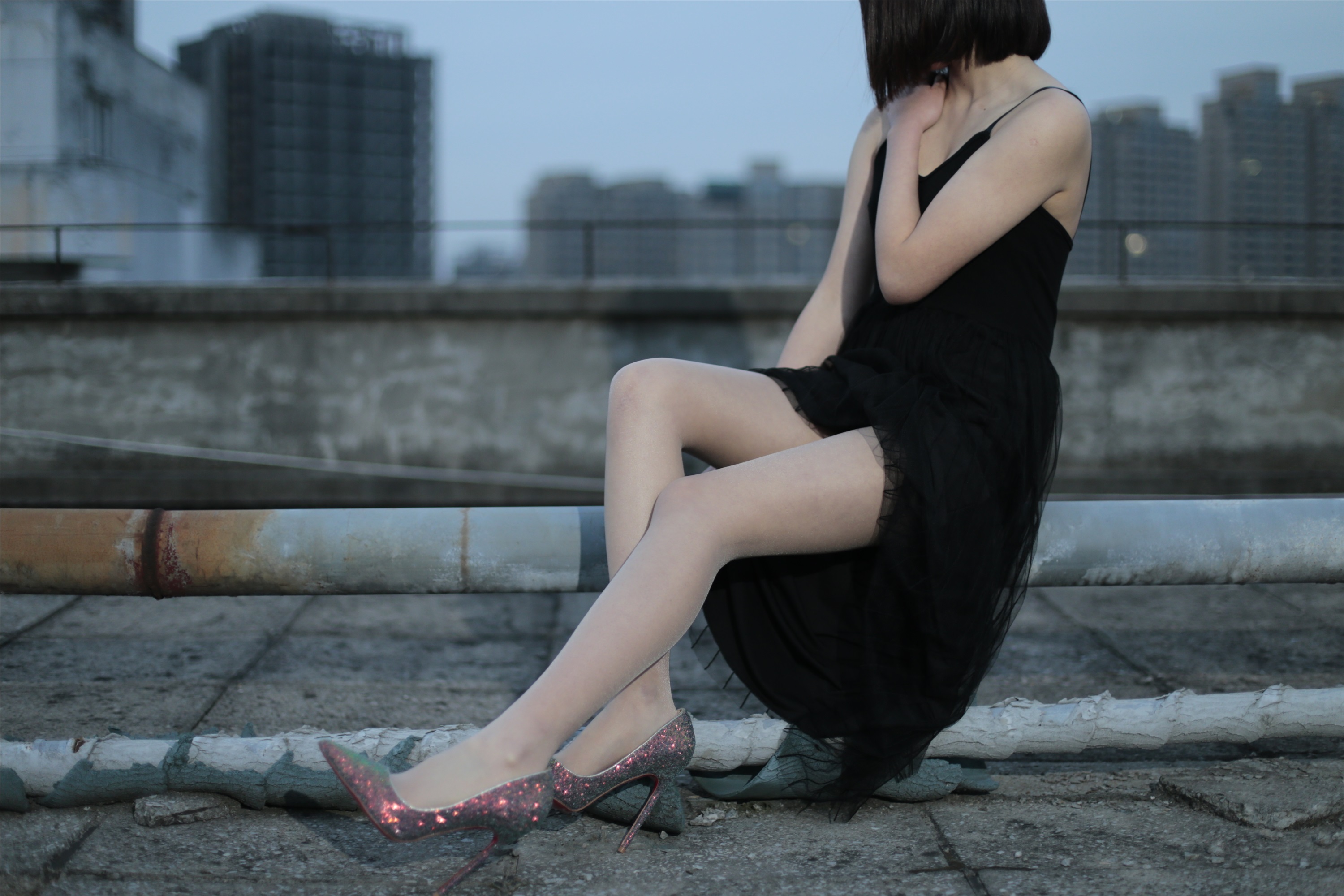 奈丝写真 NO.060 喵璃-从白昼到黑夜，在天台吹吹风